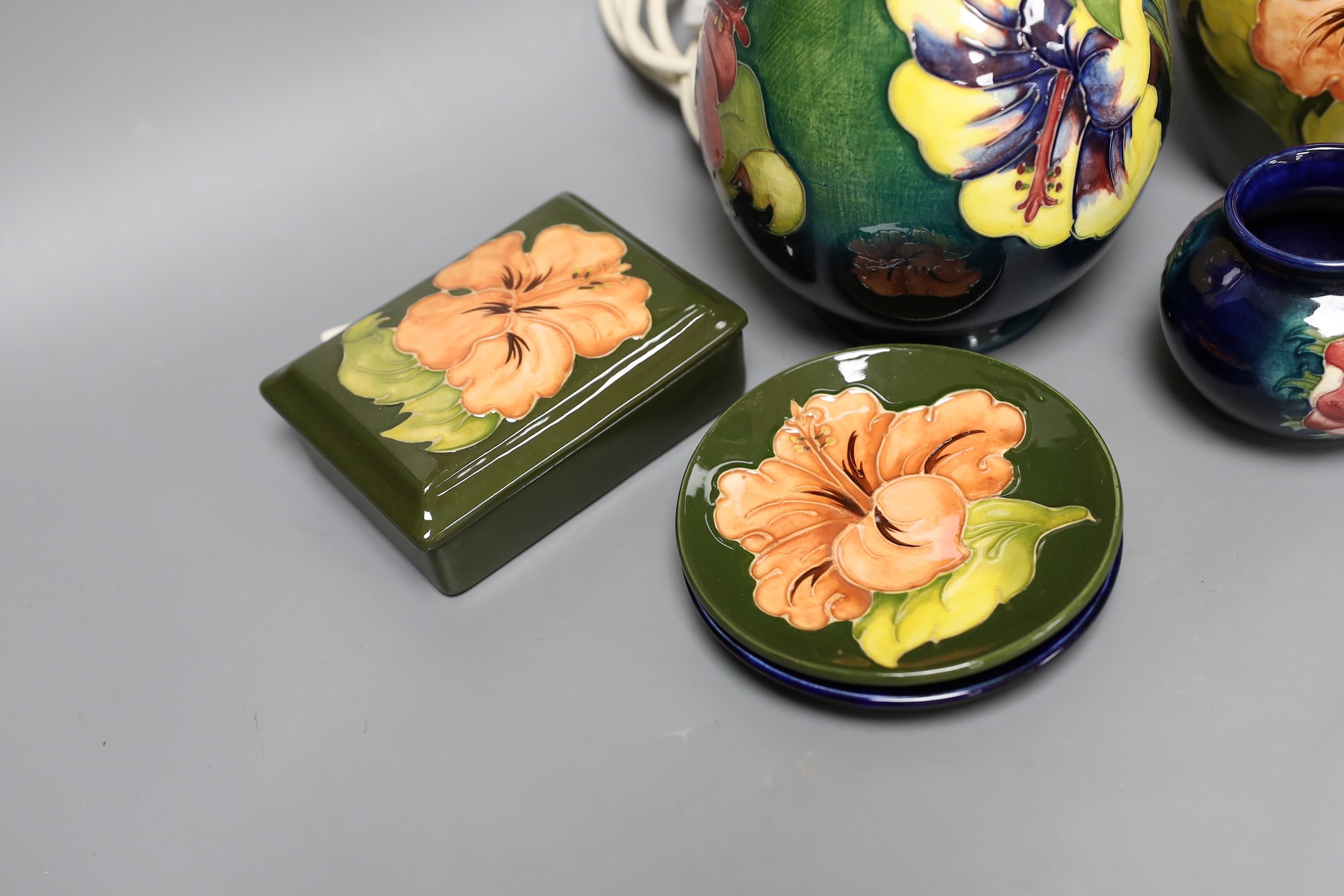 A Moorcroft lamp and five other pieces of Moorcroft (6), lamp 27 cms high including light fitting